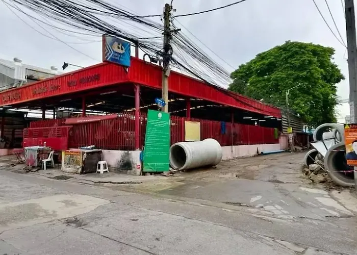 208 Budget Wi-fi Utilities Bangkoks Center ゲストハウス 3*